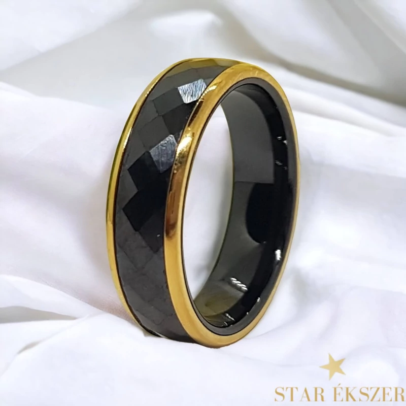 Malabo fekete kerámia karikagyűrű aranyozott 57-es
