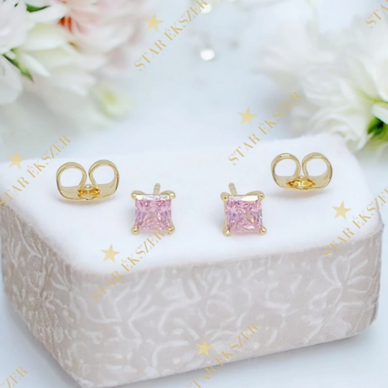 Shaila 14K GF. antiallergén kocka  fülbevaló pink