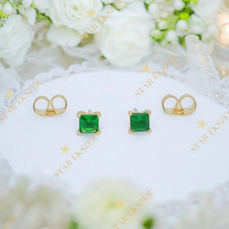 Shaila 14K GF. antiallergén kocka  fülbevaló zöld