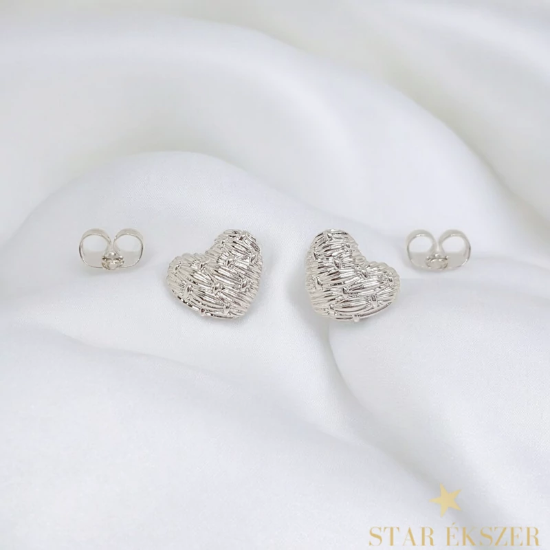 Dana White GF. antiallergén szív fülbevaló