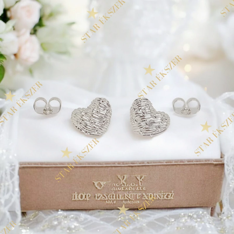 Dana White GF. antiallergén szív fülbevaló