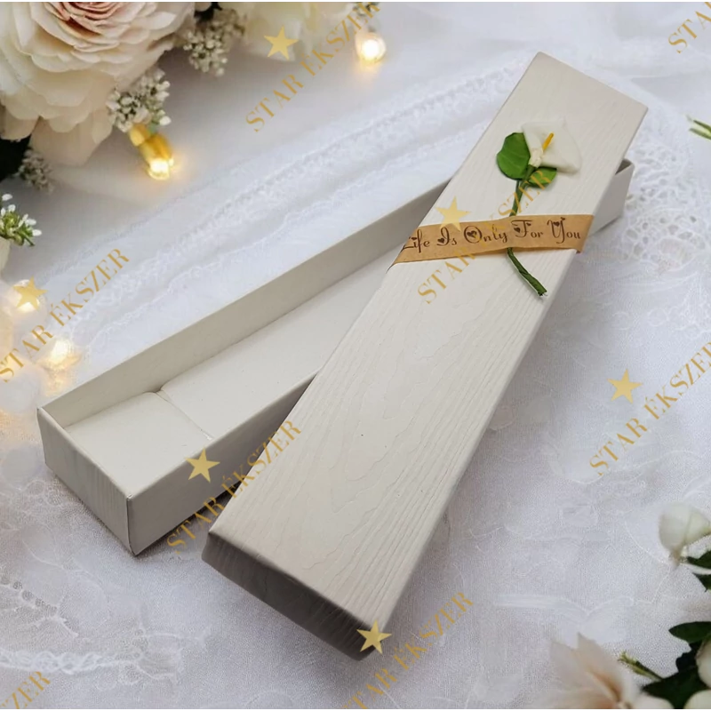 Virágos díszdoboz nyaklánc/karkötő fehér